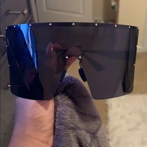 Huge frame sunglasses!
